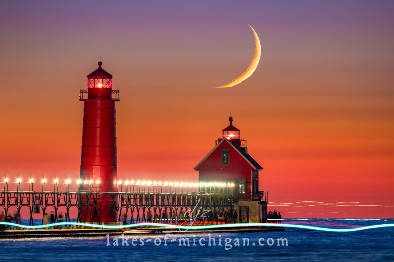 Grand Haven Lighthouse With Crescent Moon And Boat Traffic — Aerial,  Landscape, Real Estate & Architectural Photographer Near Grand Rapids  Michigan - Djz Photography