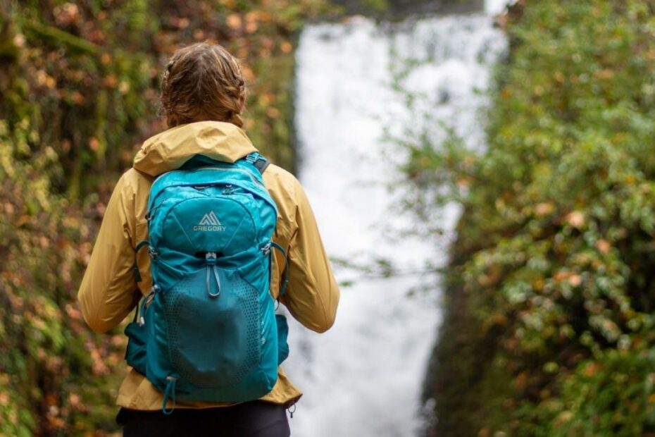 10 Things You Should Bring On Every Day Hike | Cleverhiker