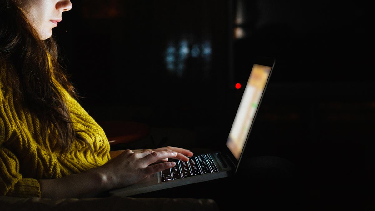 Your Late-Night Emails Are Hurting Your Team