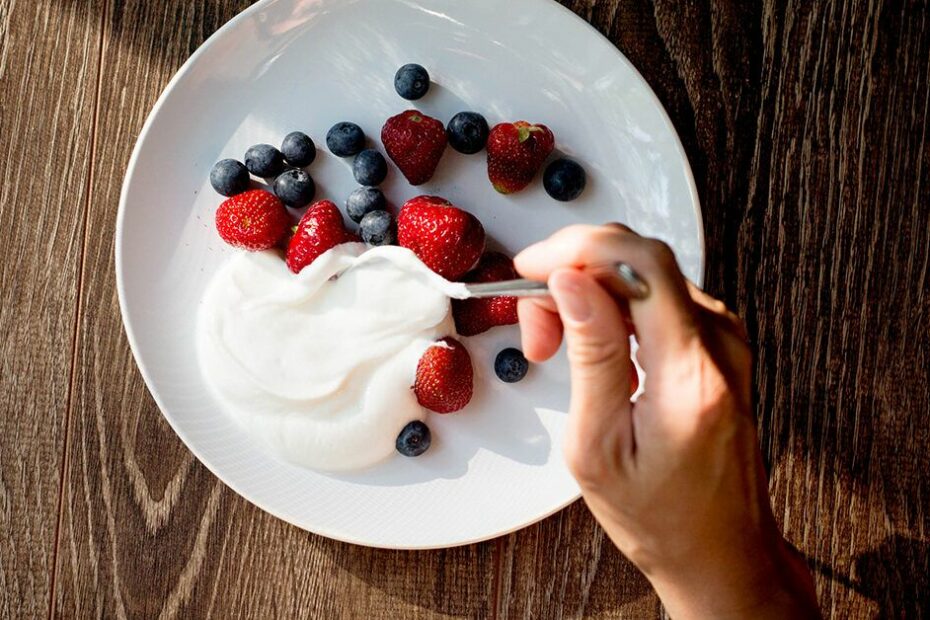 Greek Yogurt: Benefits And How To Shop